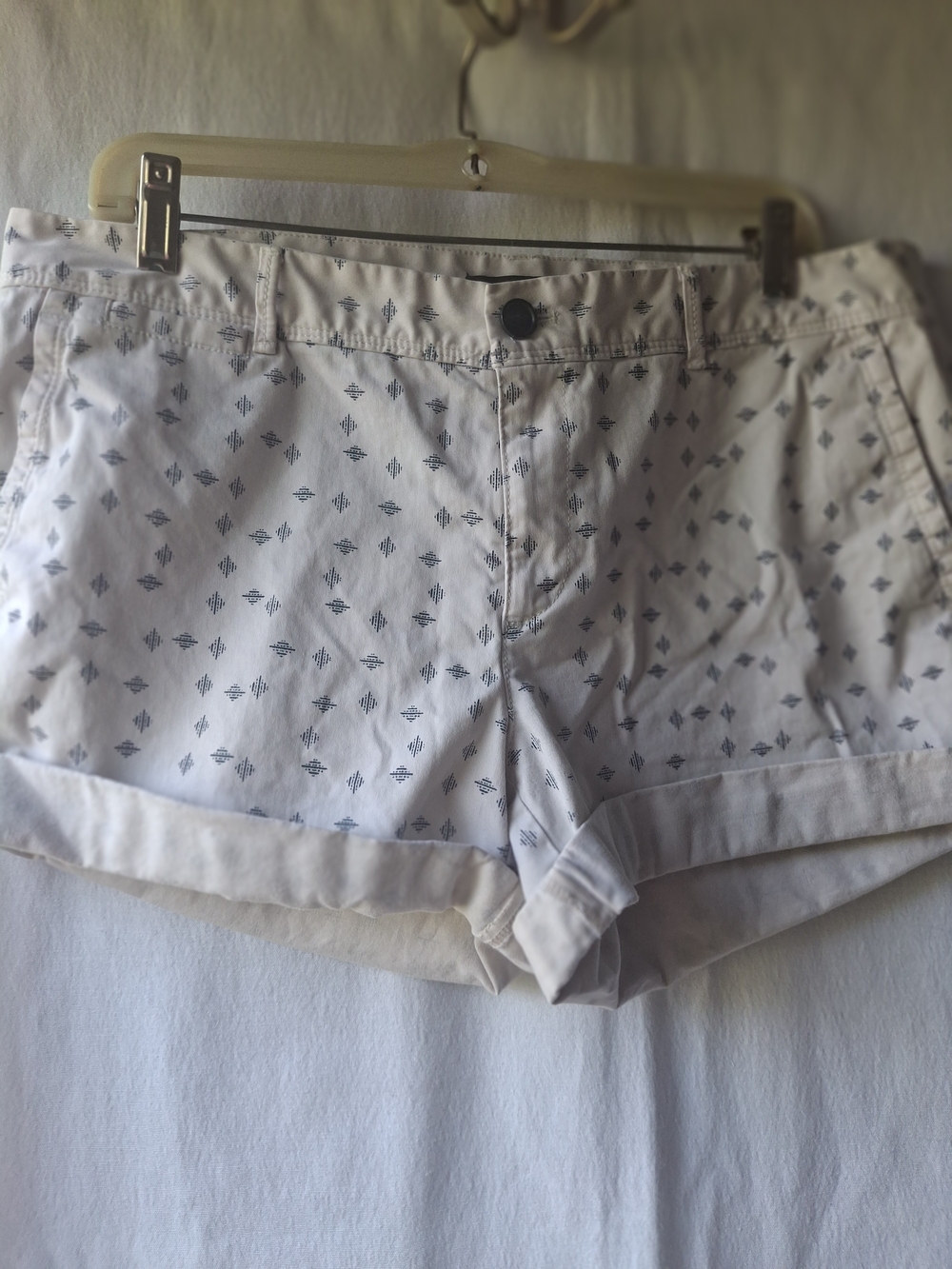 Banana Republic White Cotton Roll-Cuff Shorts with Navy Diamond Print